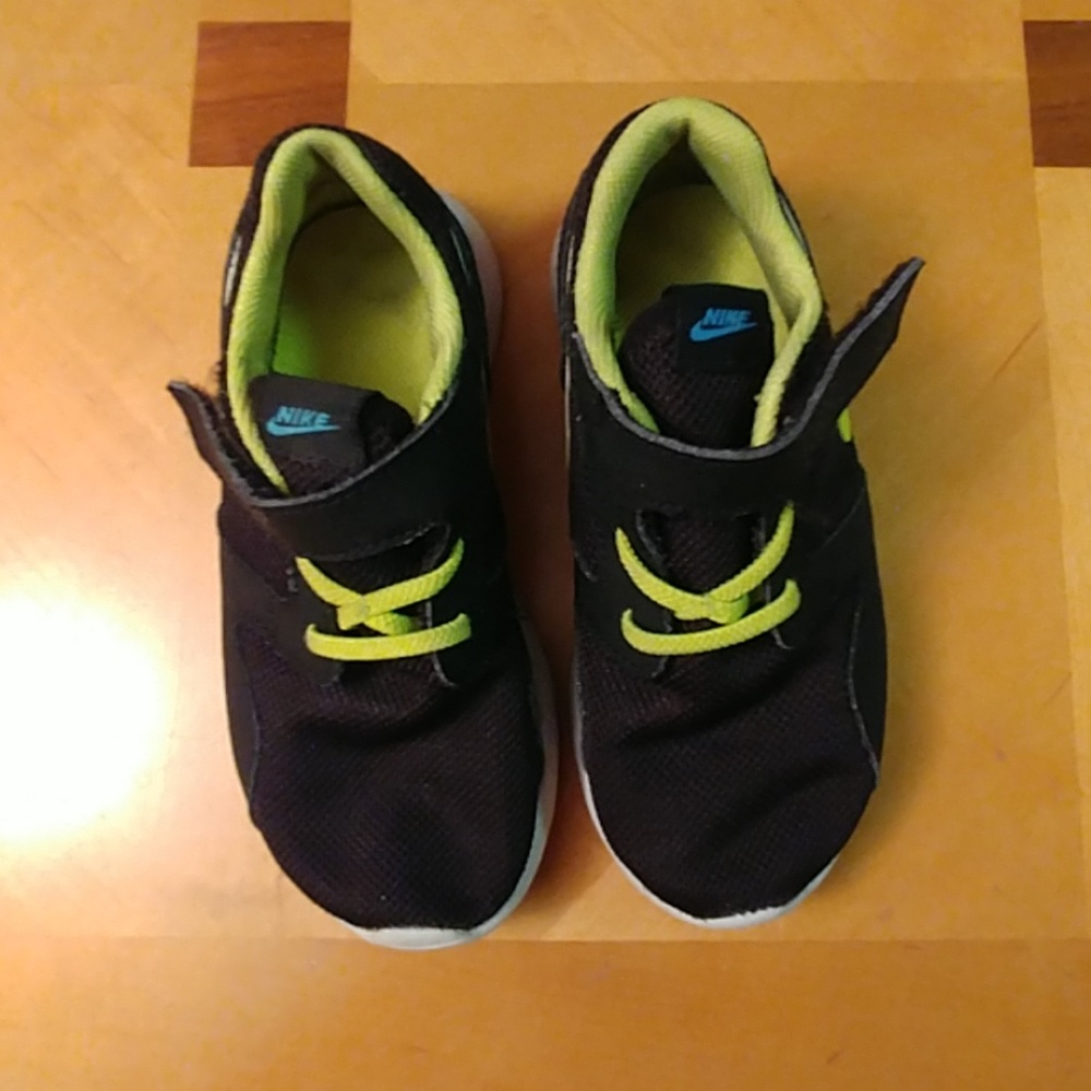 Toddler Nike shoes